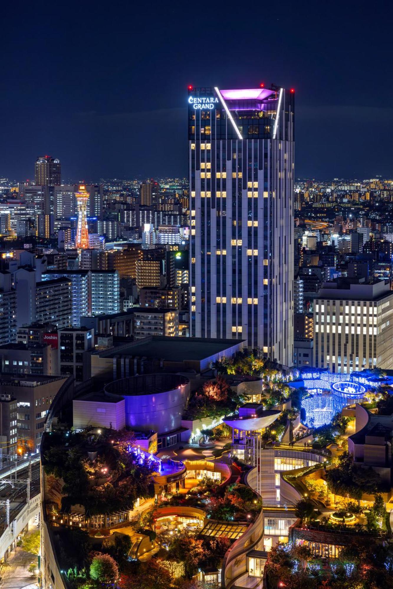 Centara Grand Hotel Осака Екстер'єр фото The hotel at night